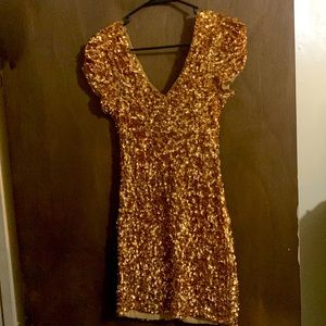 I’m selling a sequins dress. Never been worn